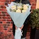 Букет с розами и эвкалиптом