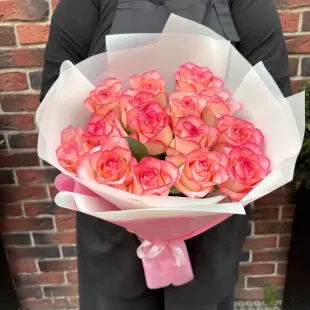 Букет из розовых роз