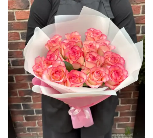 Букет из розовых роз