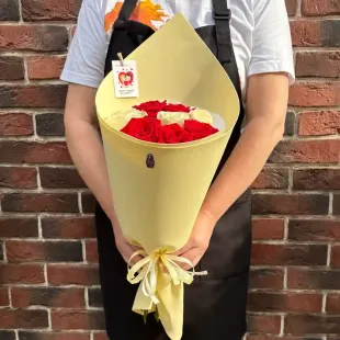 Букет из белых и красных роз1