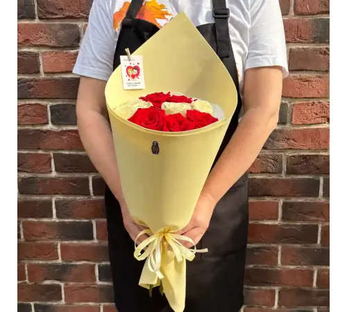 Букет из белых и красных роз1