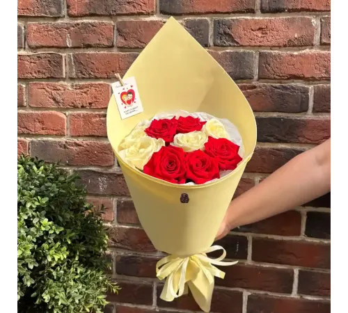 Букет из белых и красных роз1