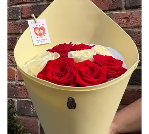 Букет из белых и красных роз1