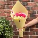 Букет из розовых и белых кустовых роз