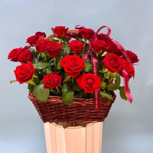 Корзина с розами 